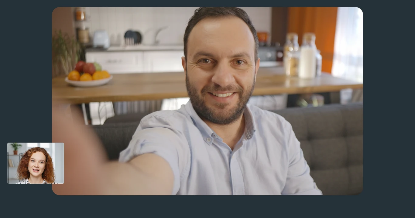 Teleconsulta do Afya iClinic com prontuário ao lado do vídeo — dados fictícios para demonstração