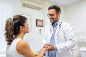 Como melhorar o atendimento aos pacientes por meio da empatia e respeito 1 Como melhorar o atendimento aos pacientes por meio da empatia e respeito 1