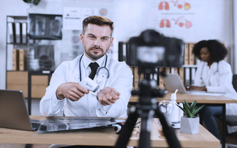 futuro da medicina medico se filmando