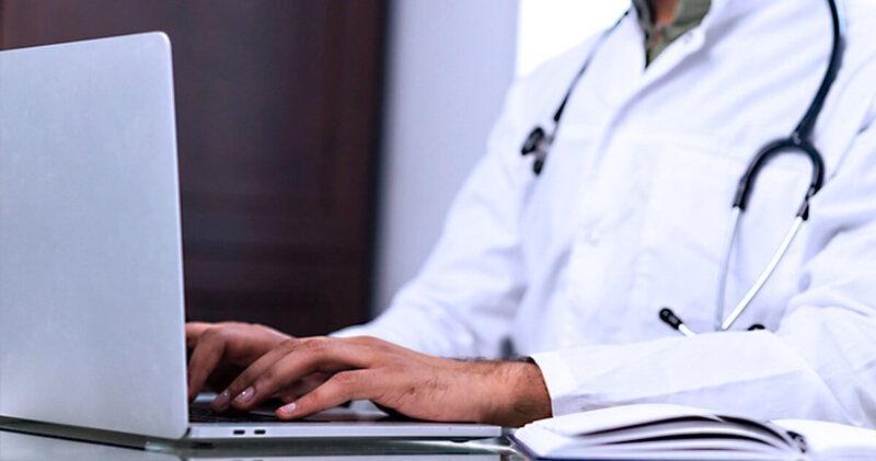 gestao de clinicas medico no computador
