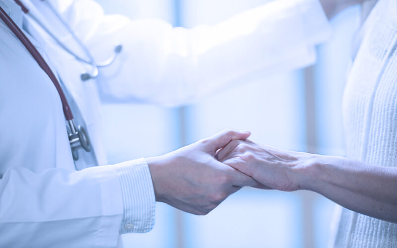 Clínica ampliada: quais os benefícios desse modelo de clínica? 6 clinica ampliada maos medicas