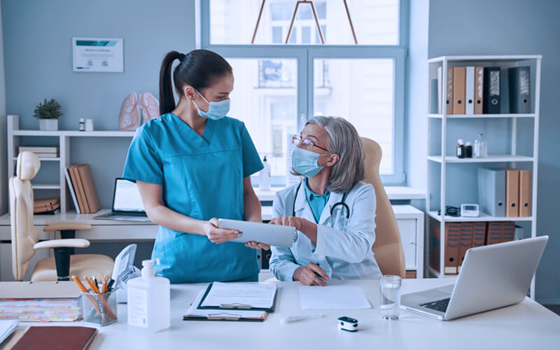 Coworking médico: quais as vantagens de atender nesse modelo? 10 coworking medico medica e auxiliar