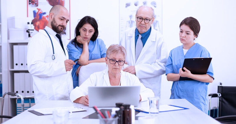 Contabilidade online: vale a pena para sua clínica médica? 6 contabilidade online equipe medica