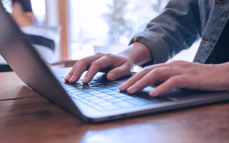 Healthtech: conheça o mercado e a importância para a saúde 2 health tech computador