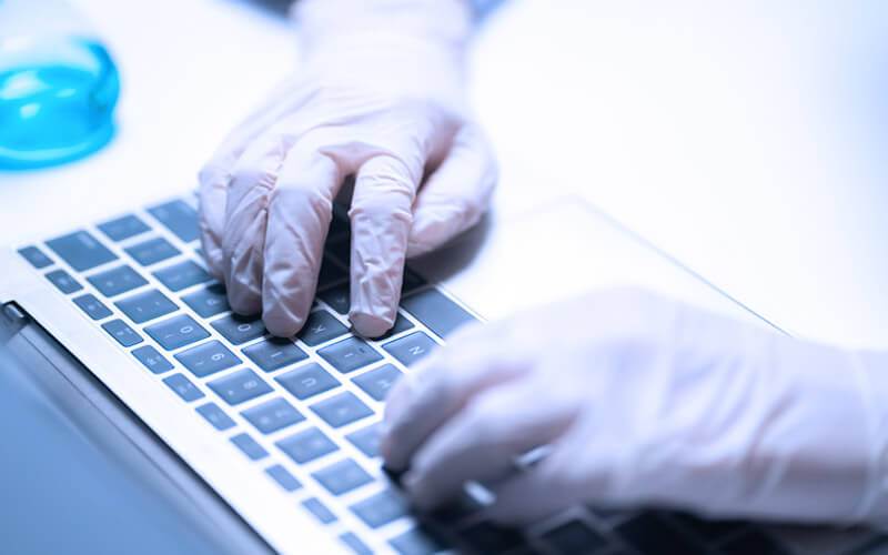 Healthtech: conheça o mercado e a importância para a saúde 6 health tech teclado