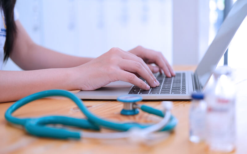 Medicina baseada em evidências: vale a pena executar? 5 medicina baseada em evidencias computador