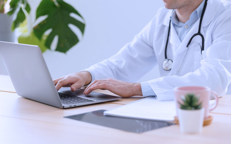 Presentes para médicos: veja as datas comemorativas e ideias! 3 presentes para medicos profissional e computador