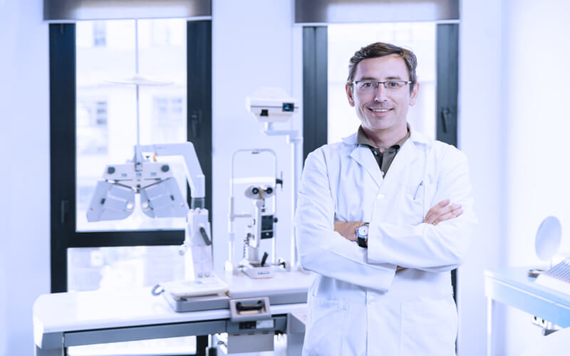 Auditoria médica: por que é importante aplicar na sua clínica? 4 auditoria medica medico sorrindo