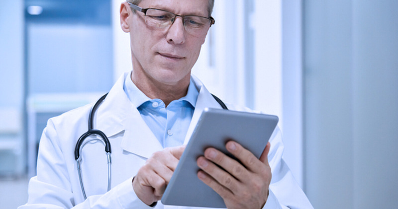 equipe medica medico escrevendo