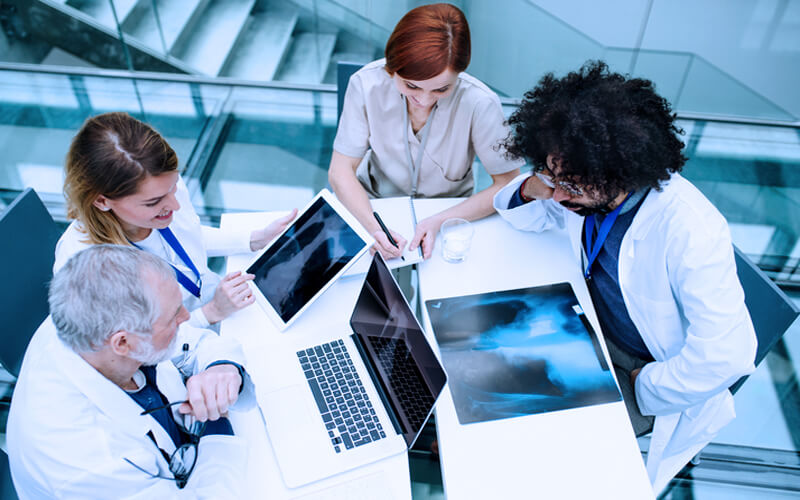 Quanto ganha um médico em 2022? Confira aqui! 5 quanto ganha um medico reuniao equipe medica
