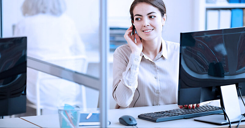 13 dicas valiosas para iniciar o atendimento via WhatsApp na sua clínica 2 atendimento via whatsapp recepcionista