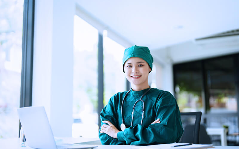 CRM Digital: como obter esse documento digital e quais os benefícios? 4 crm digital medica em atendimento