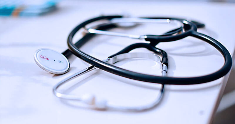 erro medico estetoscopio