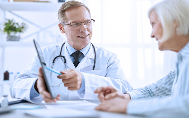 Como escolher a localização da sua clínica médica? Entenda os critérios! 4 localizacao da clinica atendimento idoso