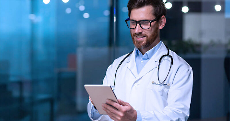 Conheça 5 importantes tecnologias para consultório médico! 1 melhores medicos do mundo medico usando tablet