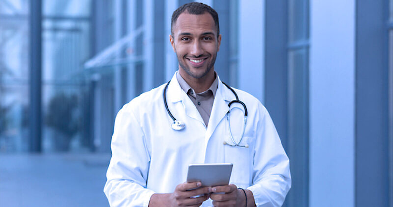 software medico medico usando tablet