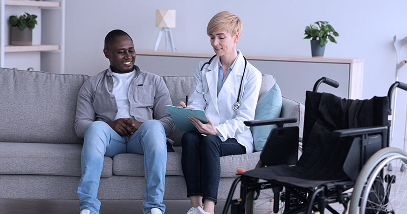Como fazer um bom atendimento em clínica médica? 7 atendimento em clinica medica fila de atendimento