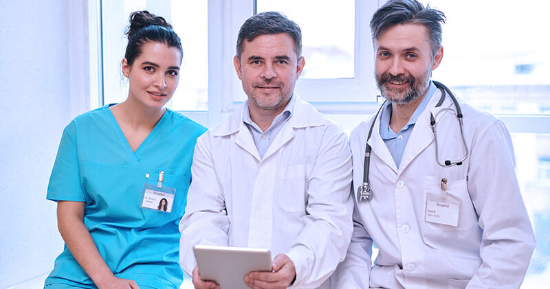 clinica humanizada profissionais conversando
