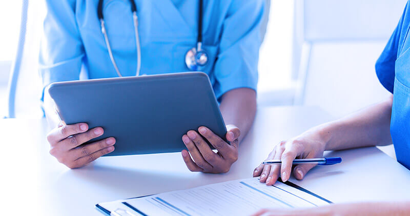 Como ter maior eficiência e segurança na coleta de dados do paciente? 5 coleta de dados do paciente tablet do medico