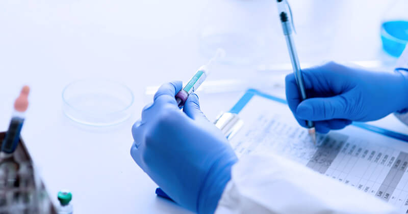lei para entrega de exames maos medicas com luva