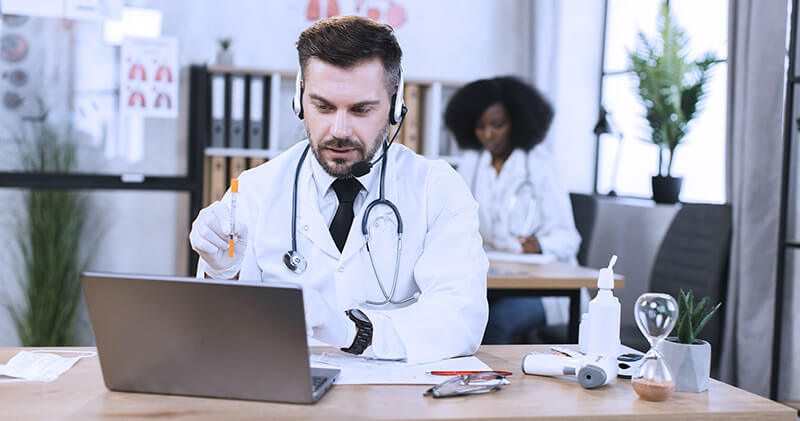 marcacao de consultas medicas online medico estudando