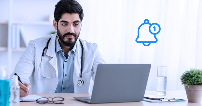 marcacao de consultas medicas online medico olhando computador