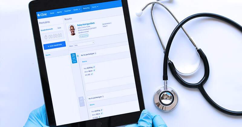Como funciona um organizador de prontuários? 4 organizador de prontuarios software medico no tablet