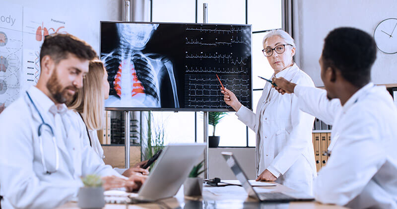 dicom medicos conversando
