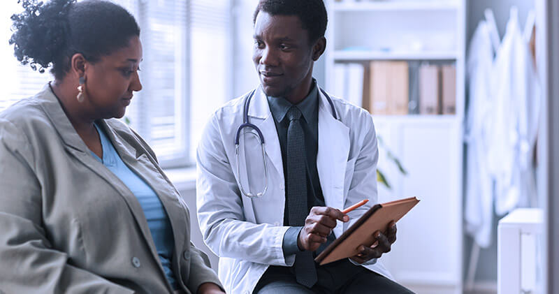 5 benefícios de usar a ficha anestésica digital na sua clínica médica! 2 ficha anestesica medico e paciente