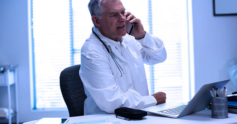 investimentos para medicos medico no telefone