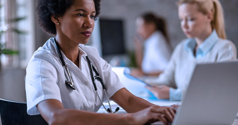 O que é e como funciona o conceito open health? 2 open health recepcionista