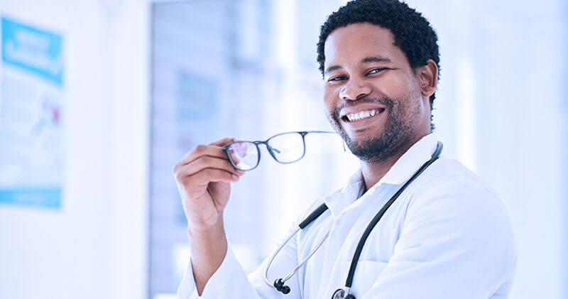 produtividade para medicos medico com oculos na mao