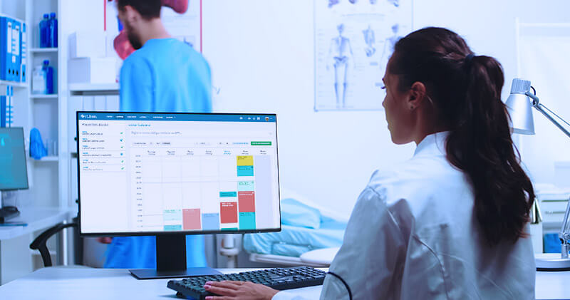 O que levar em consideração na hora de escolher um programa para sua clínica médica? 3 programa para clinicas laboratorio medico