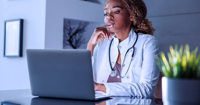 tributacao para medicos medica fazendo leitura