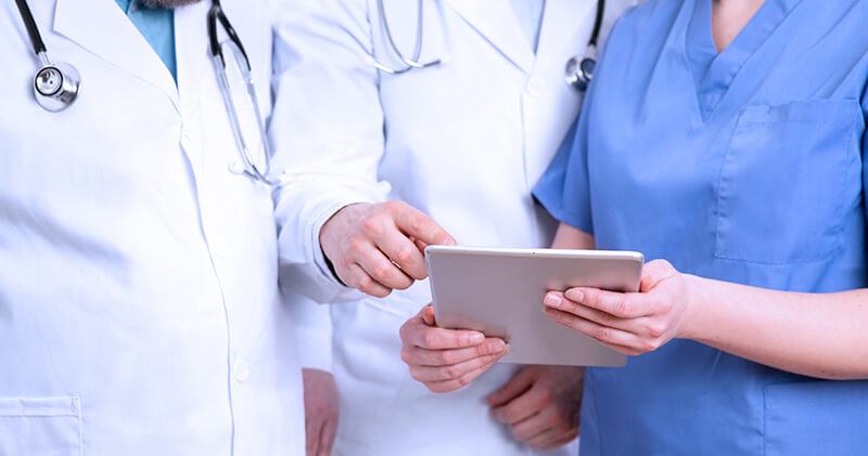 Entenda o funcionamento de uma clínica multidisciplinar e os passos para abrir! 6 clinica multidisciplinar equipe