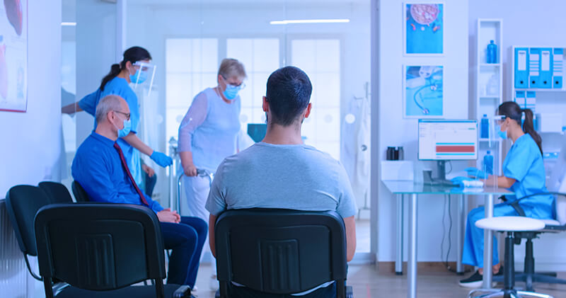 Entenda o funcionamento de uma clínica multidisciplinar e os passos para abrir! 2 clinica multidisciplinar sala de espera
