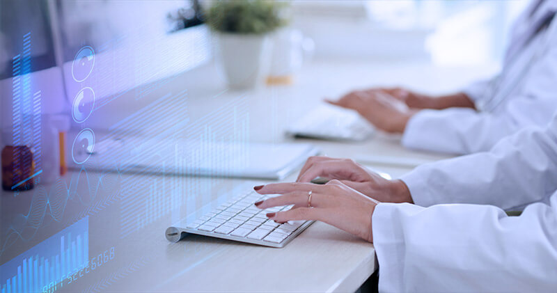compliance na saude medico fazendo pesquisa
