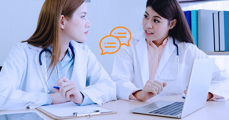O que é um paradigma médico e quais os impactos desse conceito na relação médico-paciente? 6 paradigma medico profissionais conversando