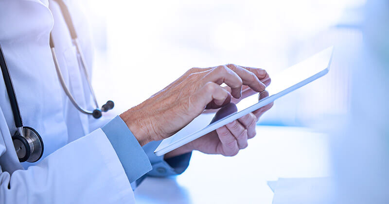 Conheça 6 vantagens de ser médico Pessoa Jurídica! 10 vantagens medico pessoa juridica tablet