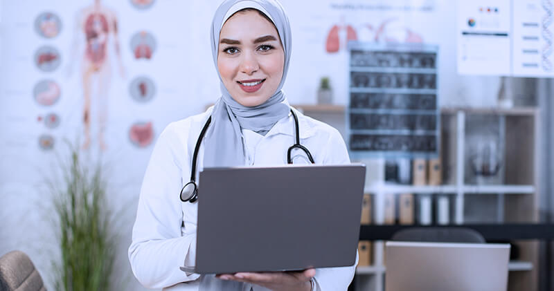 dashboard financeiro medica sorrindo