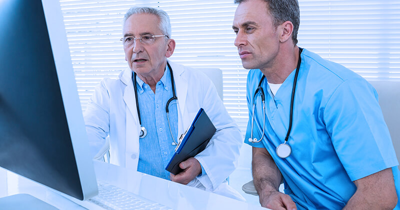 A medicina 4.0 e as inovações tecnológicas da área da saúde! 8 medicina 4.0 medicos conversando