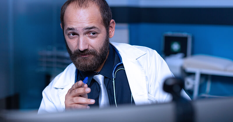 Saiba como realizar o monitoramento de pacientes a distância! 5 monitoramento de pacientes medico falando