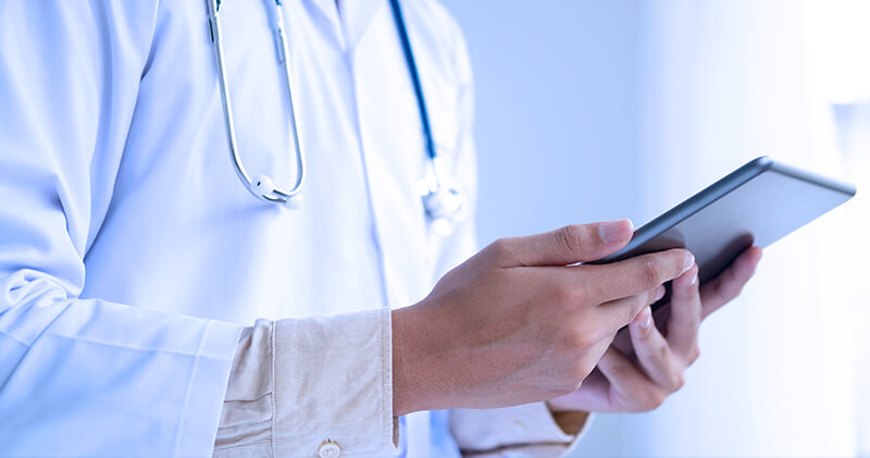 Saiba como realizar o monitoramento de pacientes a distância! 2 monitoramento de pacientes tablet