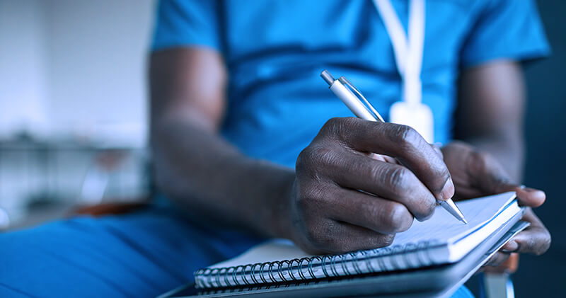 revalida medico estudando