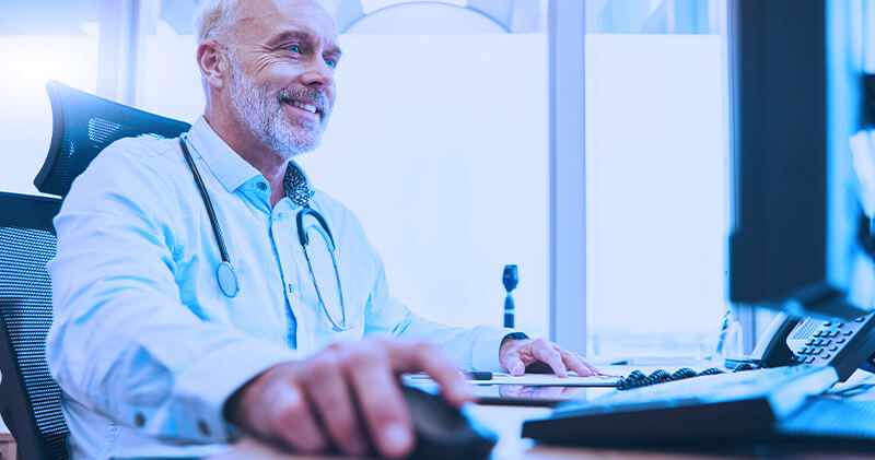 telelaudo medico sorrindo