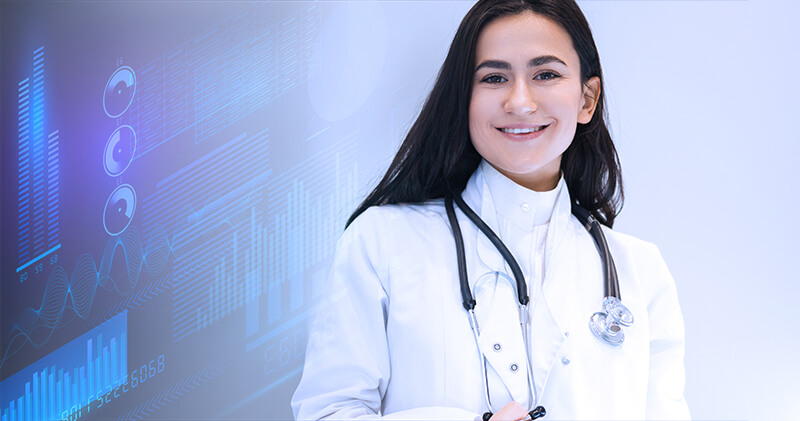 Veja o que são os wearables e como tem auxiliado na área da saúde! 9 wearables medica sorrindo