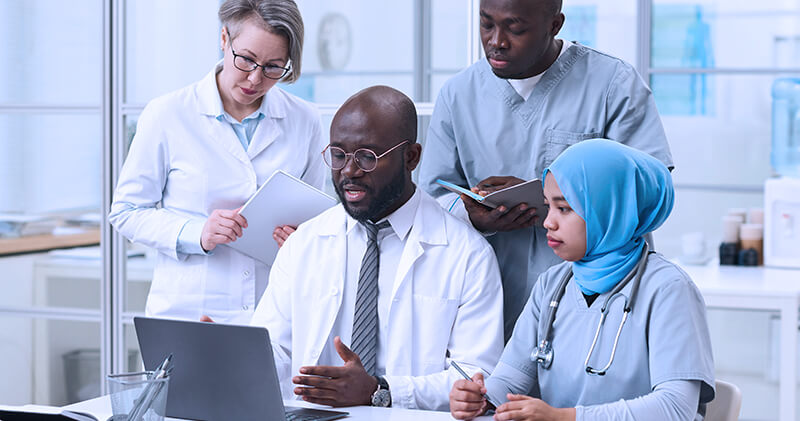 Como criar um plano de marketing para clínica médica: estratégias e dicas! 3 plano de marketing para clinica medica equipe