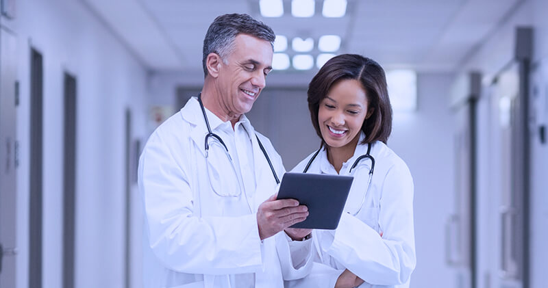 social media para medicos profissionais conversando
