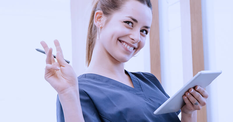 social media para medicos profissional sorrindo