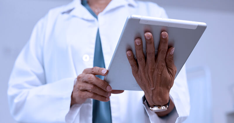 Conheça 12 tipos de atestado médico e saiba como preenchê-los! 2 tipo de atestado medico medico em pe
